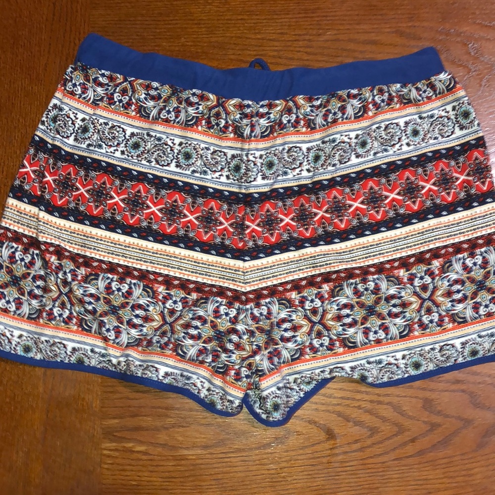 Patterned shorts - Picture 2 of 3